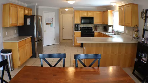 Kitchen - 21528 Mackenzie, Macomb, MI 48044 photo 4 of 4
