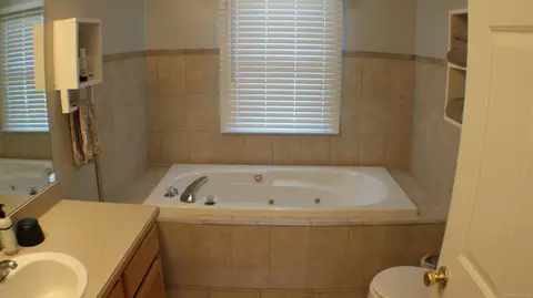 Bath - 21528 Mackenzie, Macomb, MI 48044 photo 4 of 6