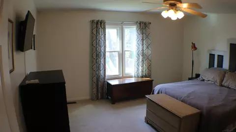 Bedroom - 21528 Mackenzie, Macomb, MI 48044 photo 1 of 10