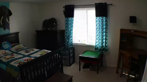 Bedroom - 21528 Mackenzie, Macomb, MI 48044 photo 6 of 10