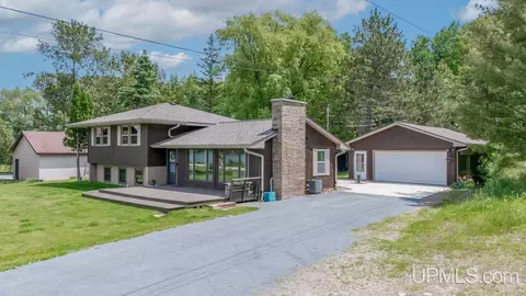 w8135 South Lake Antoine Road, Iron Mountain, MI 49801