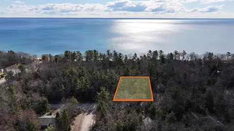 N Knollwood, Northport, MI 48670