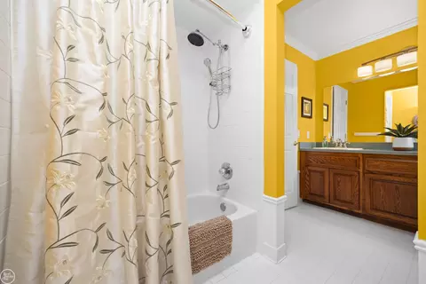 Bath - 48034 Amanda, Macomb, MI 48044 photo 6 of 6