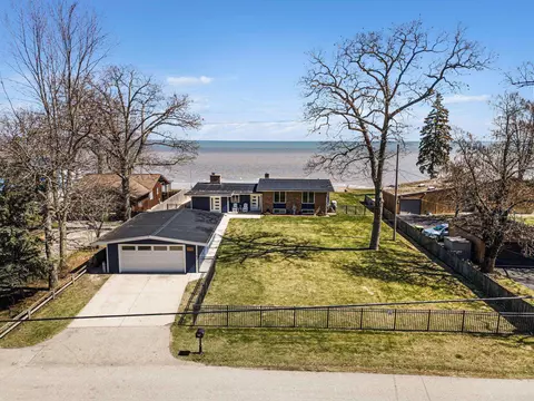 333 S Linwood Bch, Linwood, MI 48634