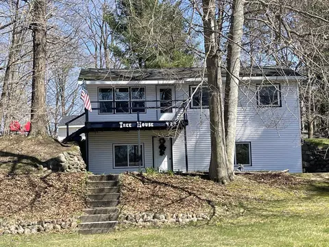 429 S Geneva, Shepherd, MI 48883
