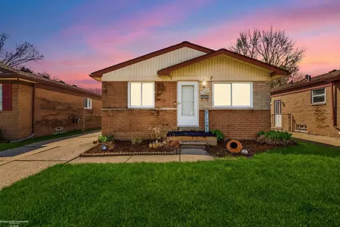 19430 Heckman, Clinton Township, MI 48035