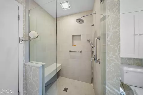 Bath - 926 Hidden, Grosse Pointe Woods, MI 48236 photo 5 of 5