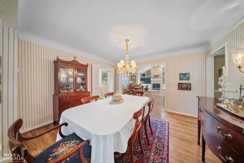 Dining - 926 Hidden, Grosse Pointe Woods, MI 48236 photo 2 of 2