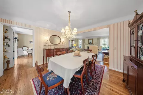 Dining - 926 Hidden, Grosse Pointe Woods, MI 48236 photo 1 of 2