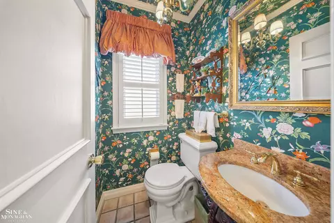 Bath - 926 Hidden, Grosse Pointe Woods, MI 48236 photo 1 of 5