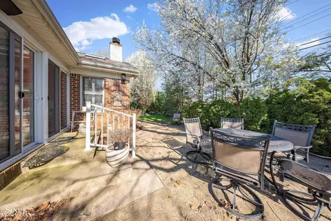 Exterior - 926 Hidden, Grosse Pointe Woods, MI 48236 photo 7 of 10