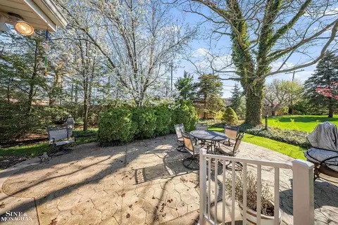 Exterior - 926 Hidden, Grosse Pointe Woods, MI 48236 photo 8 of 10