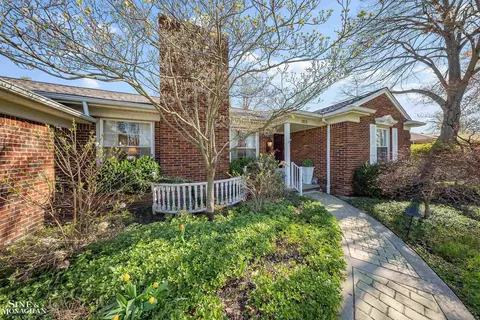 Exterior - 926 Hidden, Grosse Pointe Woods, MI 48236 photo 4 of 10