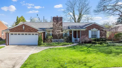 Exterior - 926 Hidden, Grosse Pointe Woods, MI 48236 photo 9 of 10