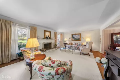 Living - 926 Hidden, Grosse Pointe Woods, MI 48236 photo 5 of 6