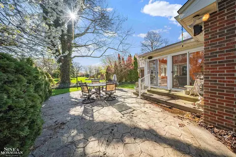 Exterior - 926 Hidden, Grosse Pointe Woods, MI 48236 photo 6 of 10