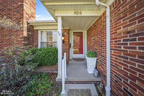 Exterior - 926 Hidden, Grosse Pointe Woods, MI 48236 photo 5 of 10