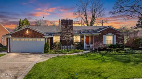 926 Hidden, Grosse Pointe Woods, MI 48236