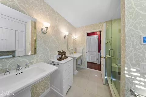 Bath - 926 Hidden, Grosse Pointe Woods, MI 48236 photo 3 of 5