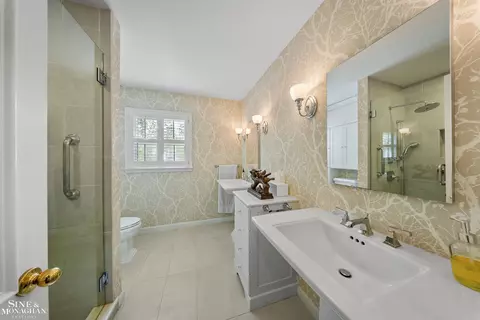 Bath - 926 Hidden, Grosse Pointe Woods, MI 48236 photo 2 of 5