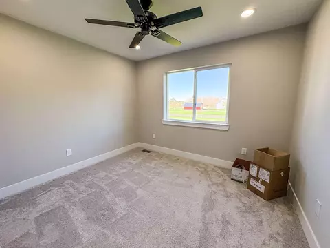 Bedroom - 2465 Mcclellan, Davison, MI 48423 photo 3 of 11