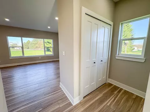 Entry Way - 2465 Mcclellan, Davison, MI 48423 photo 2 of 5