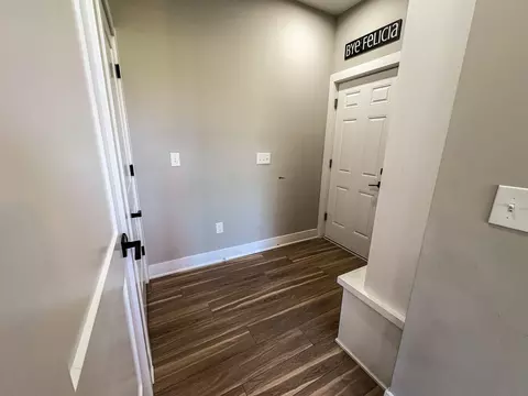 Entry Way - 2465 Mcclellan, Davison, MI 48423 photo 4 of 5