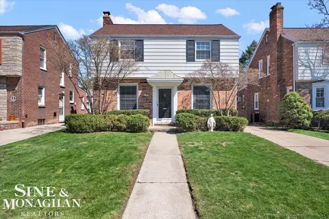 1866 Country Clb, Grosse Pointe Woods, MI 48236