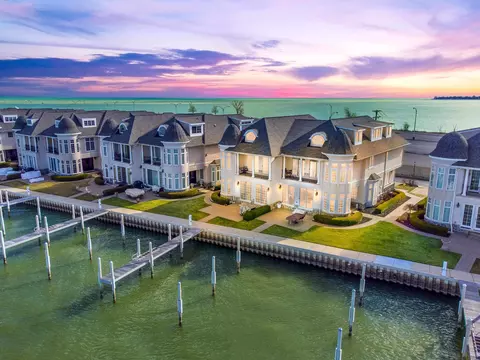 33070 Venetian Pointe #7, Harrison Township, MI 48045