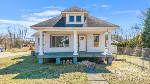 901 W B, Iron Mountain, MI 49801