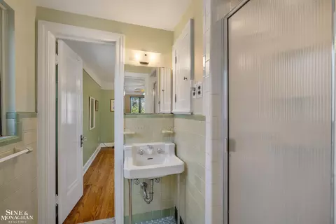 Bath - 854 Pemberton, Grosse Pointe Park, MI 48230 photo 2 of 2