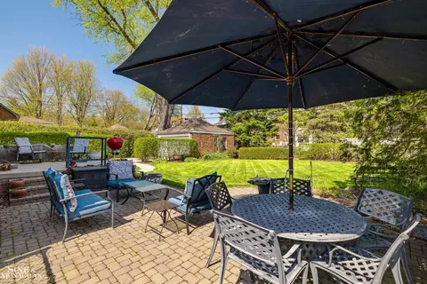 Exterior - 854 Pemberton, Grosse Pointe Park, MI 48230 photo 13 of 17