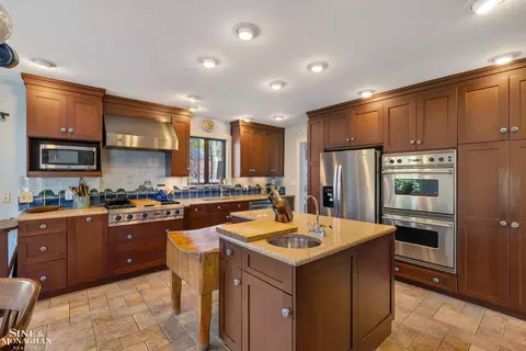 Kitchen - 854 Pemberton, Grosse Pointe Park, MI 48230 photo 5 of 6