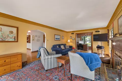 Living - 854 Pemberton, Grosse Pointe Park, MI 48230 photo 3 of 4