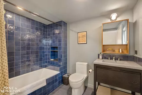 Bath - 319 Beaupre, Grosse Pointe Farms, MI 48236 photo 5 of 5