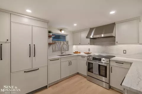 Kitchen - 319 Beaupre, Grosse Pointe Farms, MI 48236 photo 4 of 8