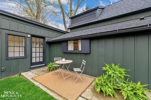 Exterior - 319 Beaupre, Grosse Pointe Farms, MI 48236 photo 2 of 7