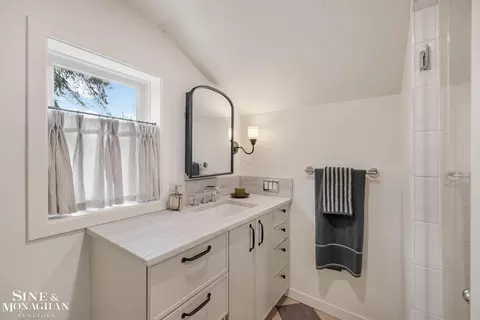 Bath - 319 Beaupre, Grosse Pointe Farms, MI 48236 photo 4 of 5