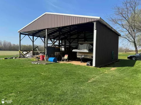 Exterior - 5262 E Coldwater, Flint, MI 48506 photo 3 of 8