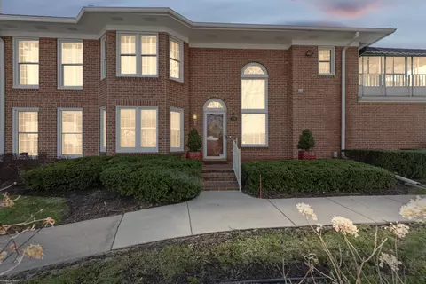 126 Windwood Pointe, Saint Clair Shores, MI 48080