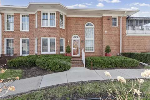 126 Windwood Pointe, Saint Clair Shores, MI 48080