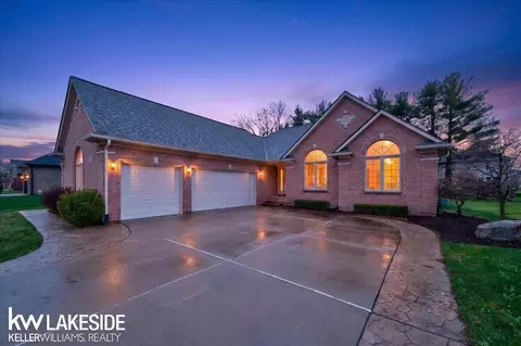 16152 Kingsway, Macomb, MI 48044