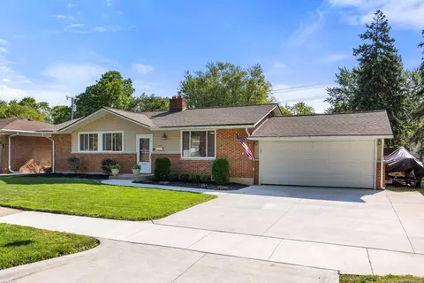 36428 Ledgestone, Clinton Township, MI 48035