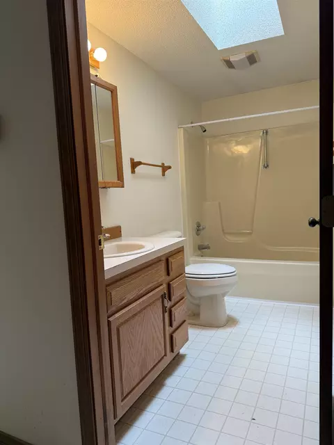 Bath - 613 Kemp, Gladwin, MI 48624 photo 1 of 3