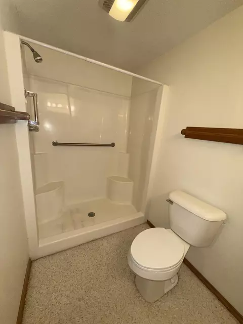 Bath - 613 Kemp, Gladwin, MI 48624 photo 3 of 3