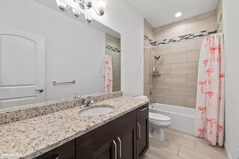Bath - 49712 Split Rock, Macomb, MI 48044 photo 1 of 3