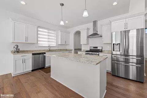 Kitchen - 49712 Split Rock, Macomb, MI 48044 photo 2 of 5