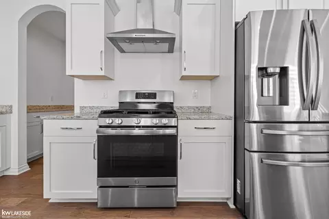 Kitchen - 49712 Split Rock, Macomb, MI 48044 photo 4 of 5