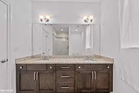 Bath - 49712 Split Rock, Macomb, MI 48044 photo 2 of 3