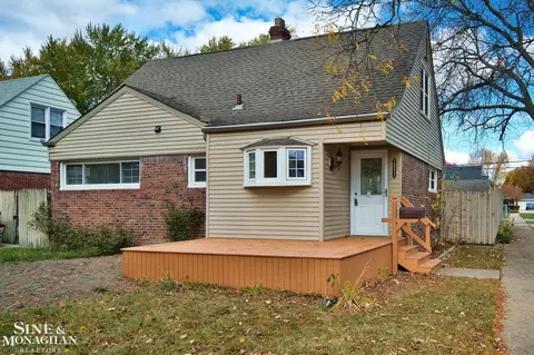 20521 Lancaster, Harper Woods, MI 48225